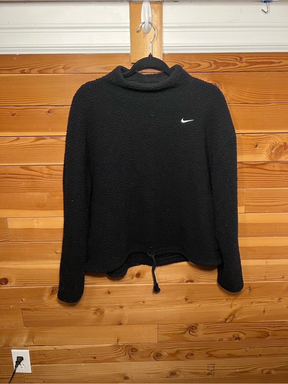 Nike Women’s M Black Sherpa Pullover Sweater